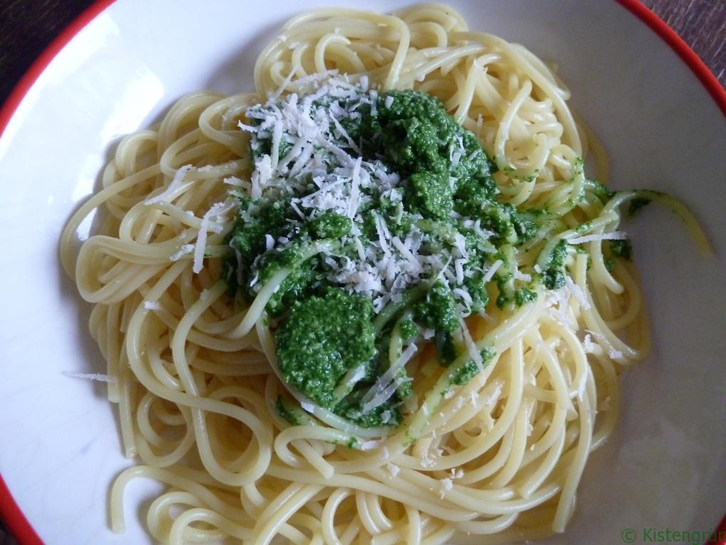Rucola-Pesto auf Spaghetti
